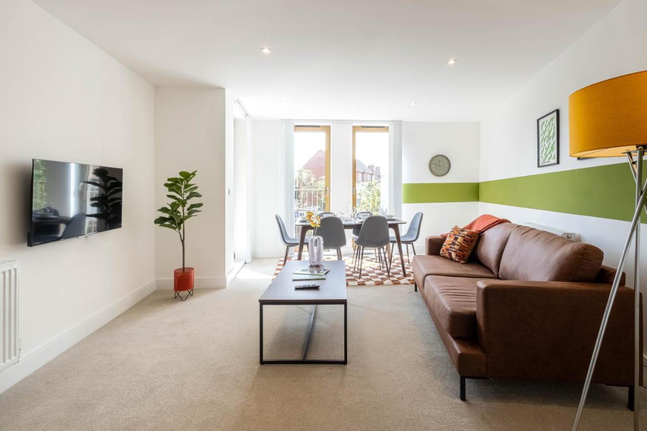 Modern Apartments With Balcony In Merton Near Wimbledon By Sojo Stay Mitcham Buitenkant foto
