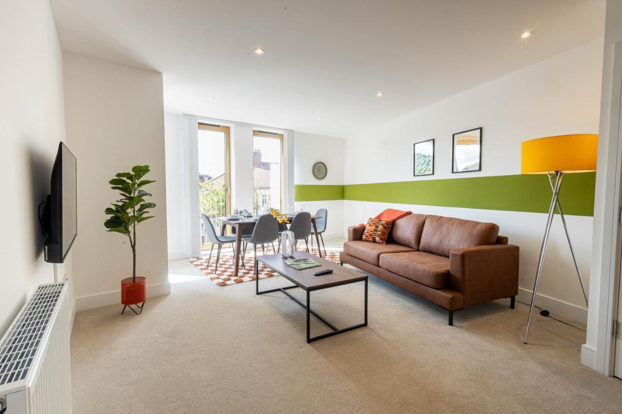 Modern Apartments With Balcony In Merton Near Wimbledon By Sojo Stay Mitcham Buitenkant foto