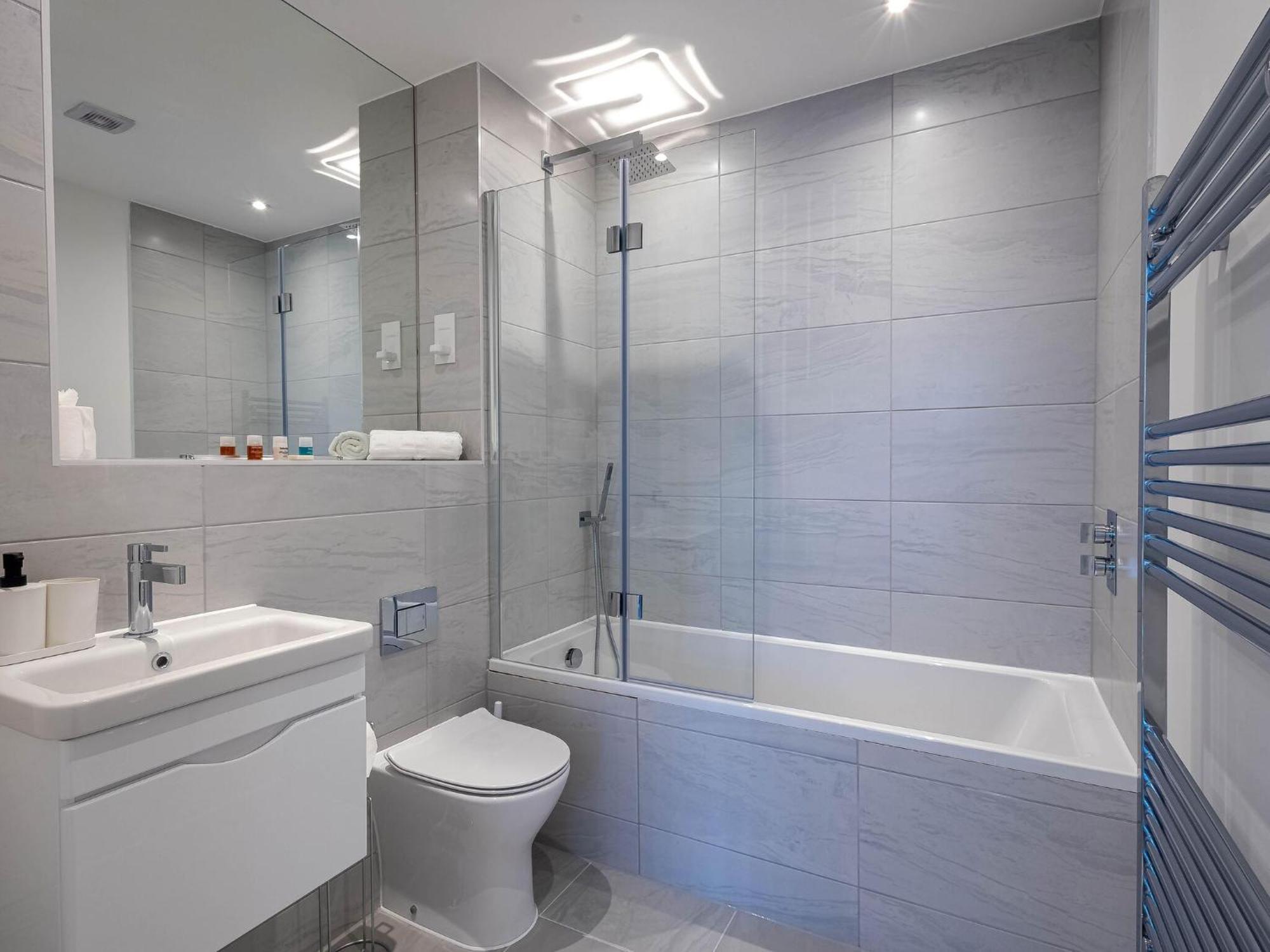 Modern Apartments With Balcony In Merton Near Wimbledon By Sojo Stay Mitcham Buitenkant foto