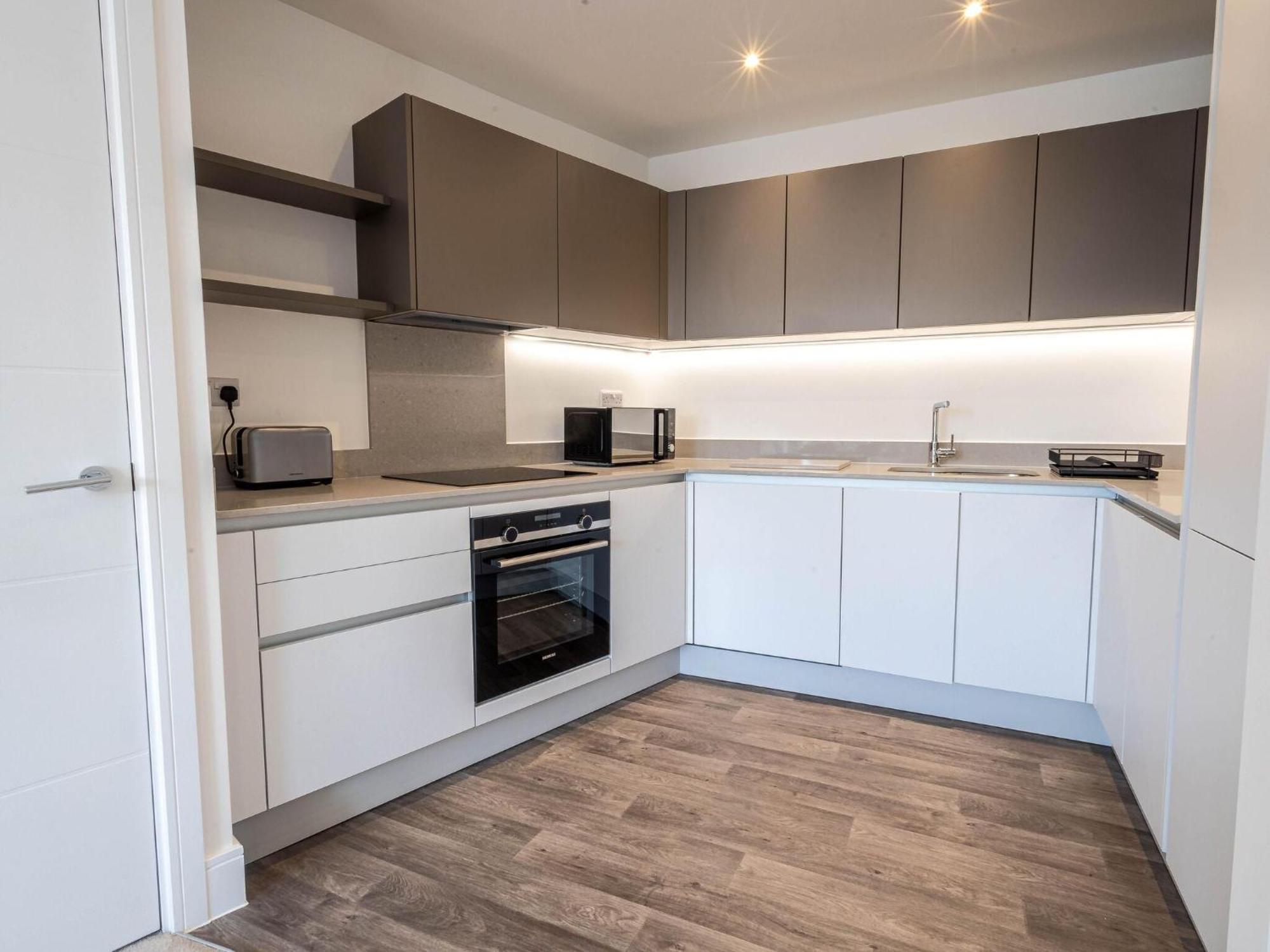 Modern Apartments With Balcony In Merton Near Wimbledon By Sojo Stay Mitcham Buitenkant foto